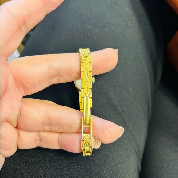 BENRUS Stunning Great Condition Vintage Yellow Gold wristwatch. main image 6